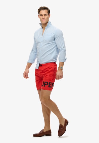 Shorts de bain Superdry en rouge