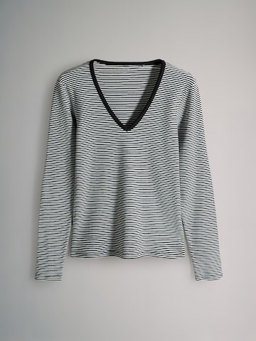 Tricou de la The Set pe gri