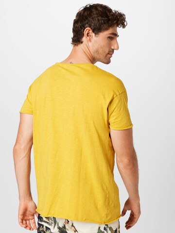 Nudie Jeans Co T-Shirt 'Roger Slub' in Gelb