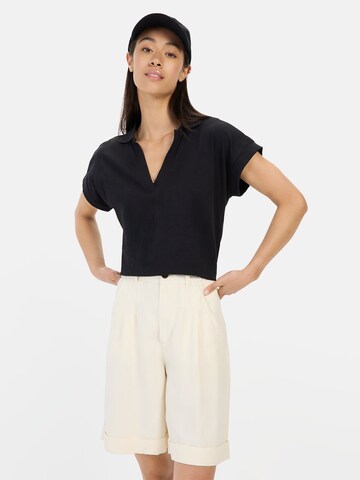 CAMEL ACTIVE Kurzarmshirt mit Polokragen und überschnittenen Schultern in Schwarz