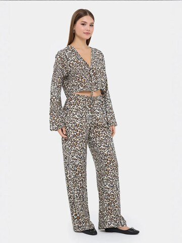 Hiccup Loungewear in Beige