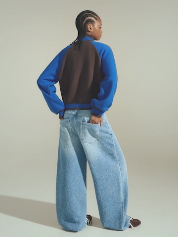 Bershka Barrel Jeans in Blau