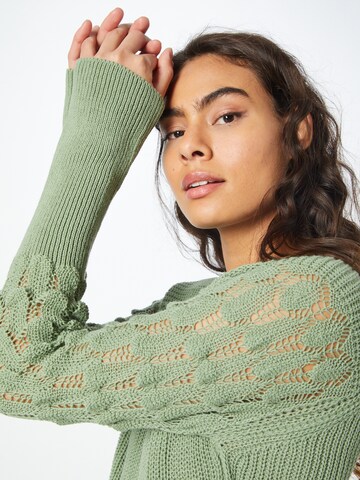 Trendyol Sweater in Green