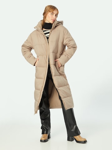 Girlfriend Collective Zimní kabát – hnědá
