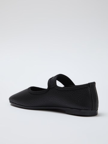 Trendyol Ballet Flats with Strap in Black