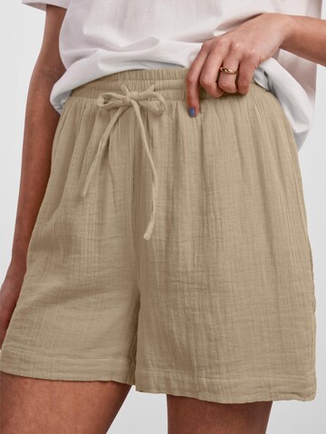 PIECES Loosefit Shorts 'Stina' in Beige