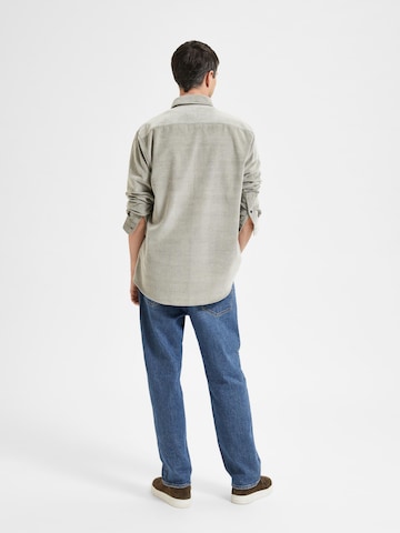 SELECTED HOMME جينز مضبوط قميص 'BENJAMIN' بلون أخضر