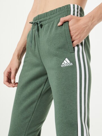 ADIDAS SPORTSWEAR Tapered Sporthose 'Essentials Fleece 3-Stripes' in Grün