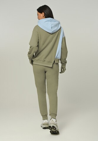 Tom Barron Trainingsanzug mit asymmetrischem Design und Aufdruck in Grün