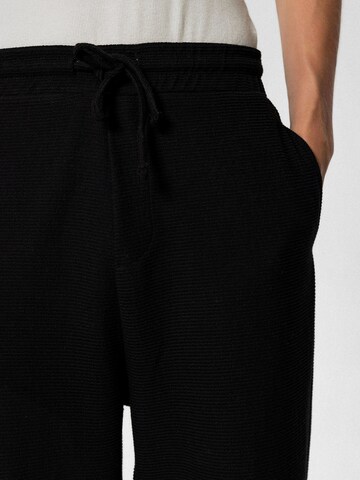 Loosefit Pantaloni 'Foxglove' di VAMOS CLO in nero