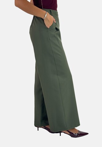 Elara Wide leg Pleat-front trousers in Green