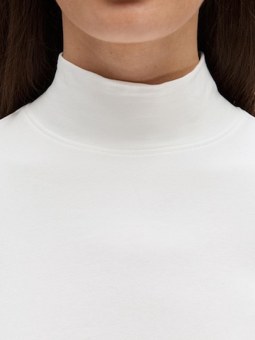 balta SELECTED FEMME Marškinėliai 'CORA'