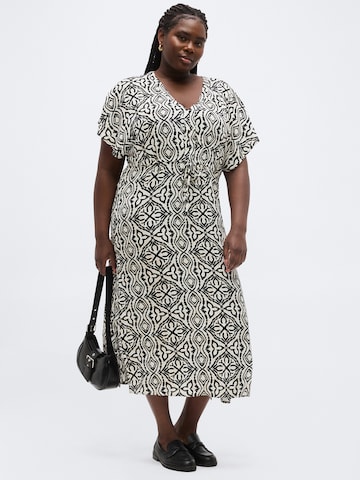 Robe 'VMCMENNY' Vero Moda Curve en beige