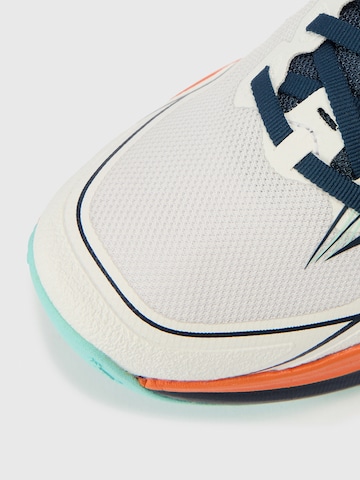 Chaussure de course 'PEREGRINE 16' saucony en blanc