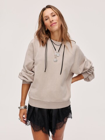 Sweat-shirt Kamila Šikl en marron : devant