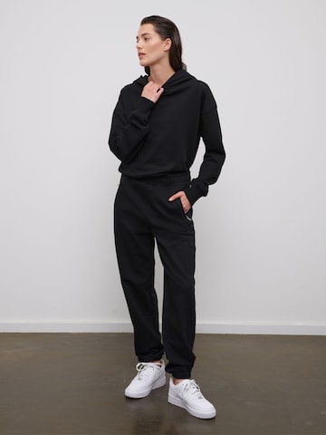 RÆRE by Lorena Rae Tapered Trousers 'Carmina' in Black