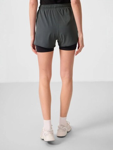 Tommy Life Regular Sports trousers in Green