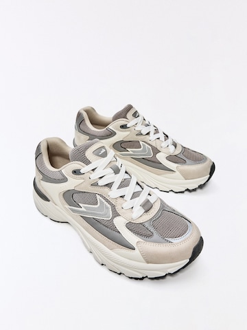 Bershka Sneakers laag in Grijs