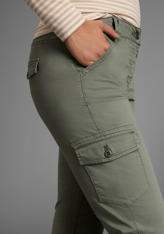 KangaROOS Regular Cargo Pants in Green