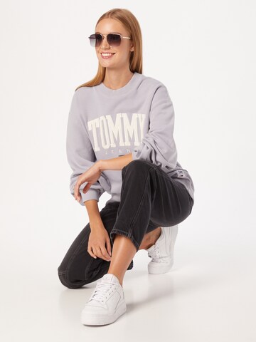 Tommy Jeans Sweatshirt in Purple