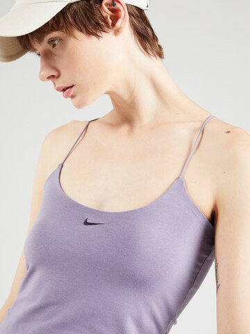 Top di Nike Sportswear in lilla