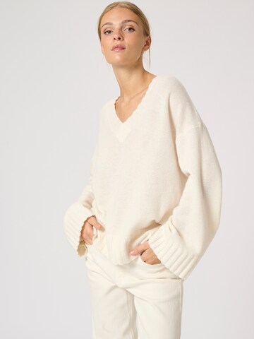 Pull-over 'Huxi' My Essential Wardrobe en blanc : devant