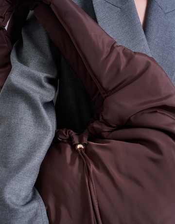 TOPSHOP Наплечная сумка в Коричневый