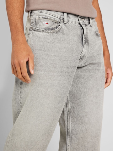 Tommy Jeans Lużny krój Jeansy 'AIDEN BAGGY' w kolorze szary