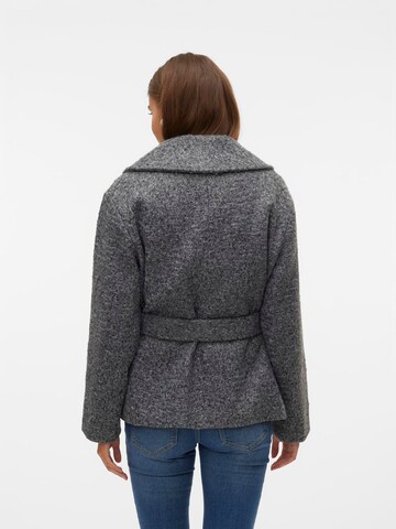 VERO MODA Prehodna jakna 'VMElitebergen' | siva barva
