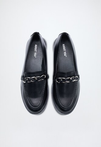 Chaussure basse 'Irma' ABOUT YOU en noir