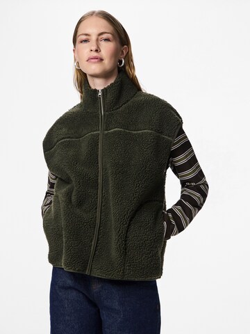 Gilet 'PCSADIA' PIECES en vert : devant