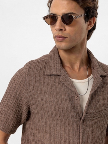 Antioch - Ajuste regular Camisa en marrón