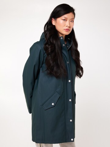 America Today Raincoat in Green: front