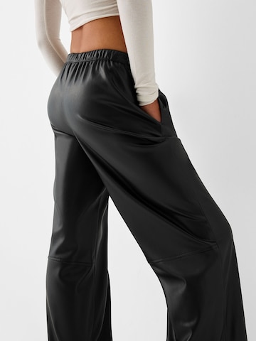 Bershka Wide Leg Hose in Schwarz