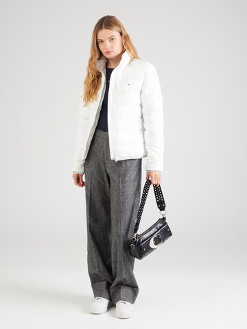 Giacca di mezza stagione 'ESSENTIAL' di Tommy Jeans in bianco
