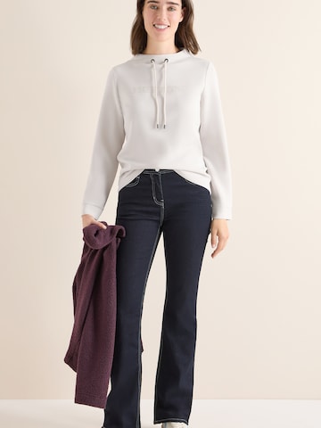 Tricou de la CECIL pe alb