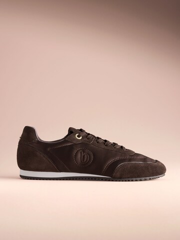 B by Ted Baker Sneaker in Braun