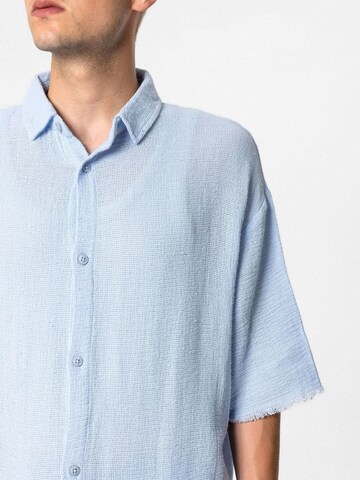VAMOS CLO Comfort fit Button Up Shirt 'Hostas' in Blue
