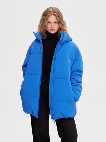 SELECTED FEMME Winter Jacket 'Fraya' in Blue: front