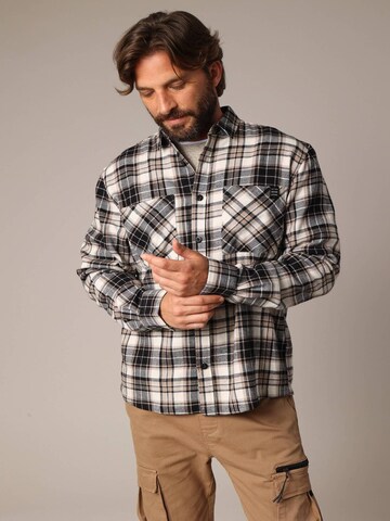 Coupe regular Chemise 'Jasien' Deeluxe en vert : devant