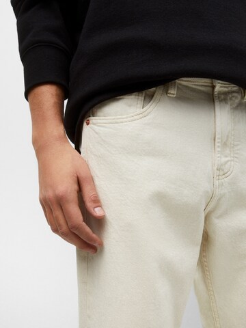 Pull&Bear Regular Jeans in Beige