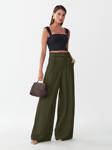 Pantaloni 'Belinda' de la BWLDR pe verde