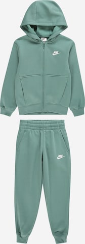 Trening 'Club Fleece' de la Nike Sportswear pe verde: față