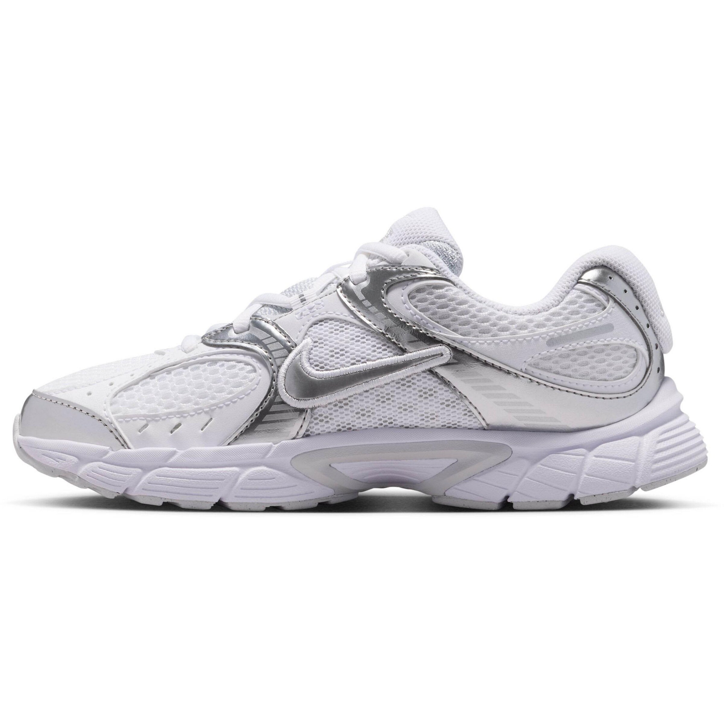 NIKE Flats 'V5 RNR GS' in White: front