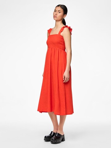 PIECES - Vestido de verano 'LUNA' en rojo