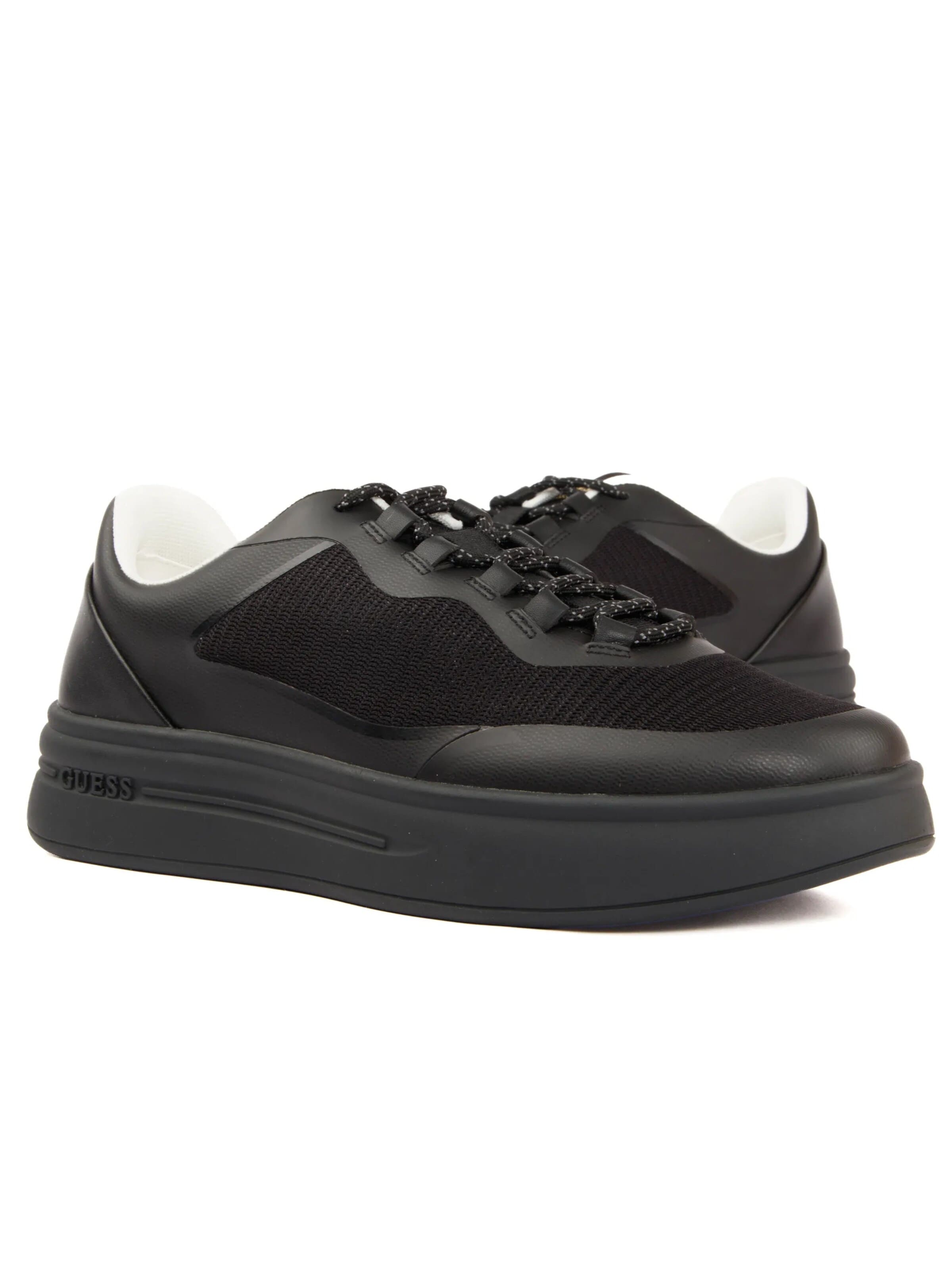 GUESS - Zapatos con cordón 'Winno' en negro