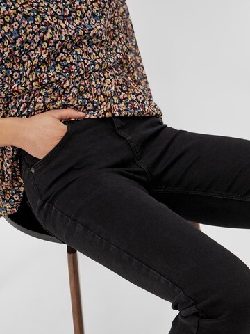 PIECES Slimfit Jeans 'Luna' in Schwarz