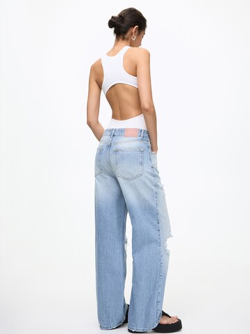 Pull&Bear Широка кройка Дънки в синьо