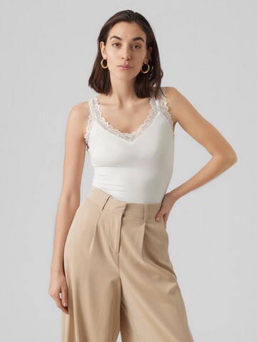 Top 'Rosa' di VERO MODA in bianco: frontale