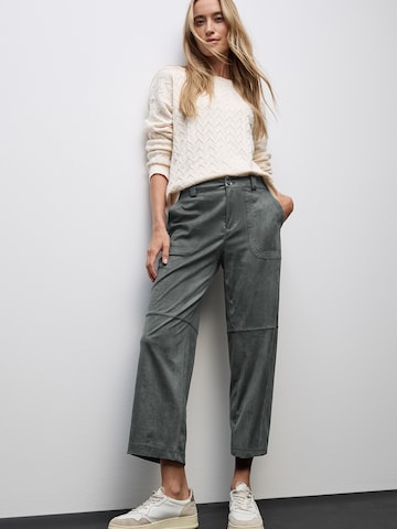 STREET ONE Loosefit Broek in Groen: voorkant